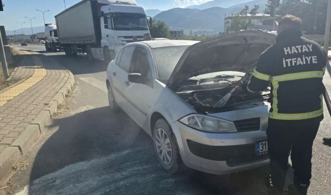 Hatay’ın Hassa ilçesine bağlı Aktepe Mahallesi’nde seyir halindeki bir otomobilde