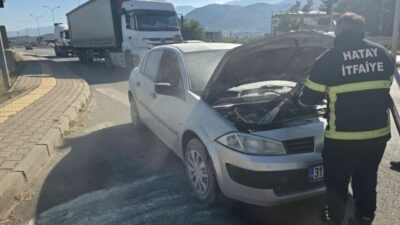 Hatay’ın Hassa ilçesine bağlı Aktepe Mahallesi’nde seyir halindeki bir otomobilde