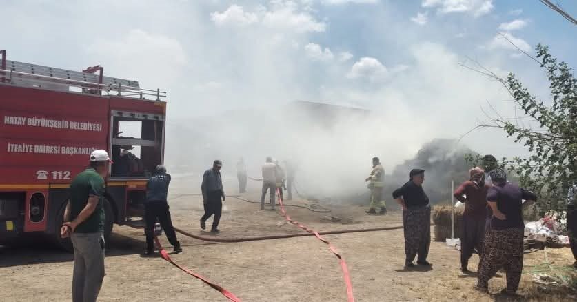 Hassa ilçesinde meydana gelen yangın, Akbez Mahallesi’nde bulunan bir samanlıkta