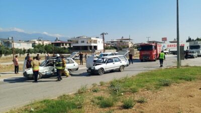 Hatay ilinde, Ardıçlı Mahallesi yakınlarında meydana gelen trafik kazasında 2