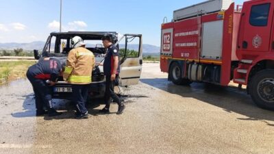 Hatay’ın Hassa ilçesine bağlı Tiyek Mahallesi’nde seyir halindeyken motor kısmı