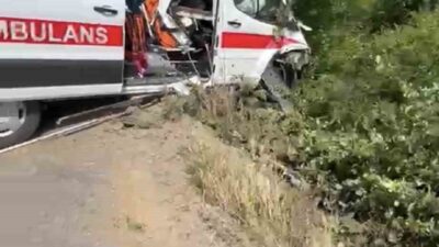 Kocaeli’nin Kandıra ilçesinde meydana gelen kaza, hasta taşıyan ambulansın kontrolden