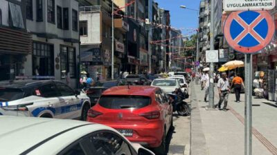 Zonguldak’ta, kural dışı şekilde park edilen araçlar nedeniyle şehir içi