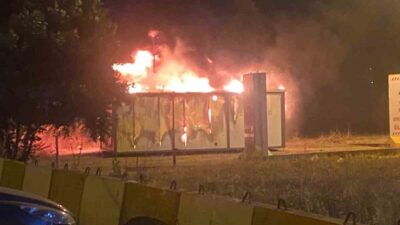 Hatay’ın Kırıkhan ilçesinde bulunan boş bir konteyner, Alsancak Mahallesi’nde çıkan