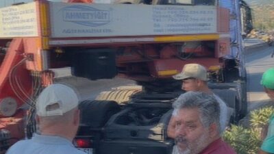 İskenderun ilçesinde meydana gelen tır devrilmesi sonucu yol trafiğe kapandı.
