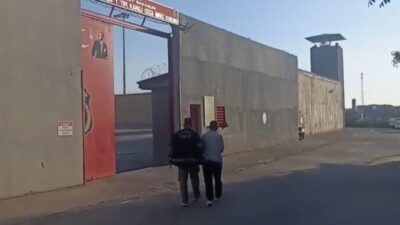 Hatay’ın Erzin ilçesinde, basit yaralama suçlarından aranan 2 şahıs polis