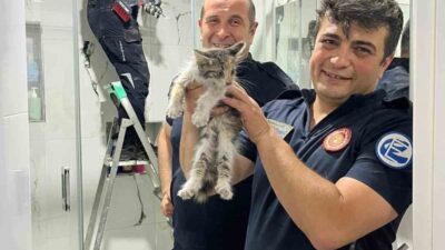 Eskişehir’de, Odunpazarı ilçesi Akarbaşı Mahallesi’nde bir apartmanın havalandırma boşluğuna düşen