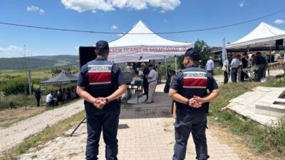Bilecik’in Gölpazarı ve Yenipazar ilçelerinde düzenlenen Hıdırellez şenliklerinde jandarma ekipleri,