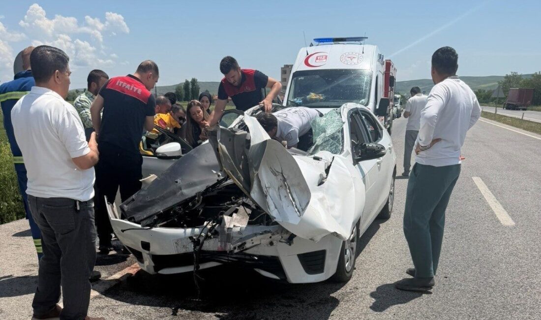 Yerköy ilçesinde, Hızlı Tren Kavşağı’nda meydana gelen trafik kazasında 2
