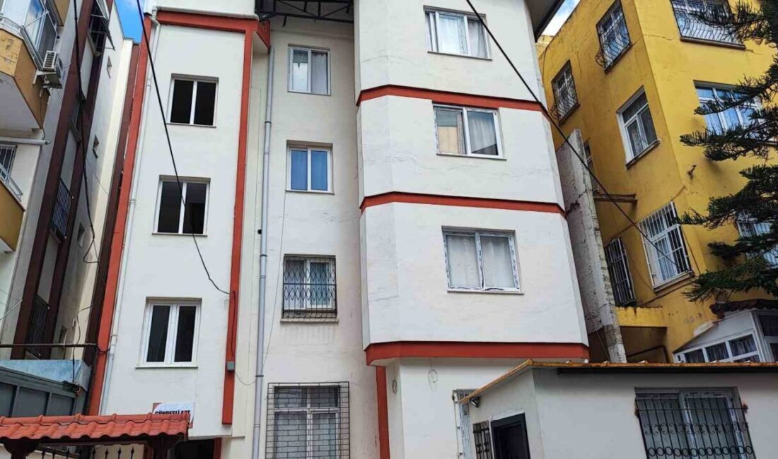 Adana’da, Çukurova ilçesine bağlı Beyazevler Mahallesi’nde bulunan bir apartmanda, 31