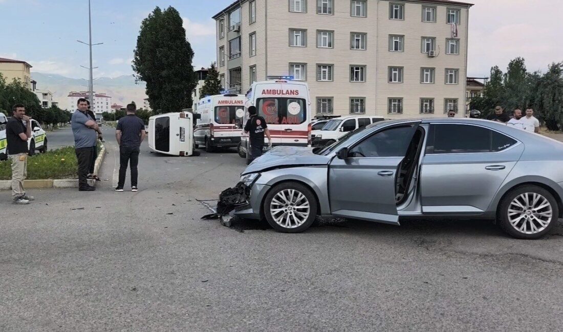 Iğdır ilinde meydana gelen trafik kazasında, taksi ile hafif ticari