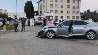 Iğdır ilinde meydana gelen trafik kazasında, taksi ile hafif ticari