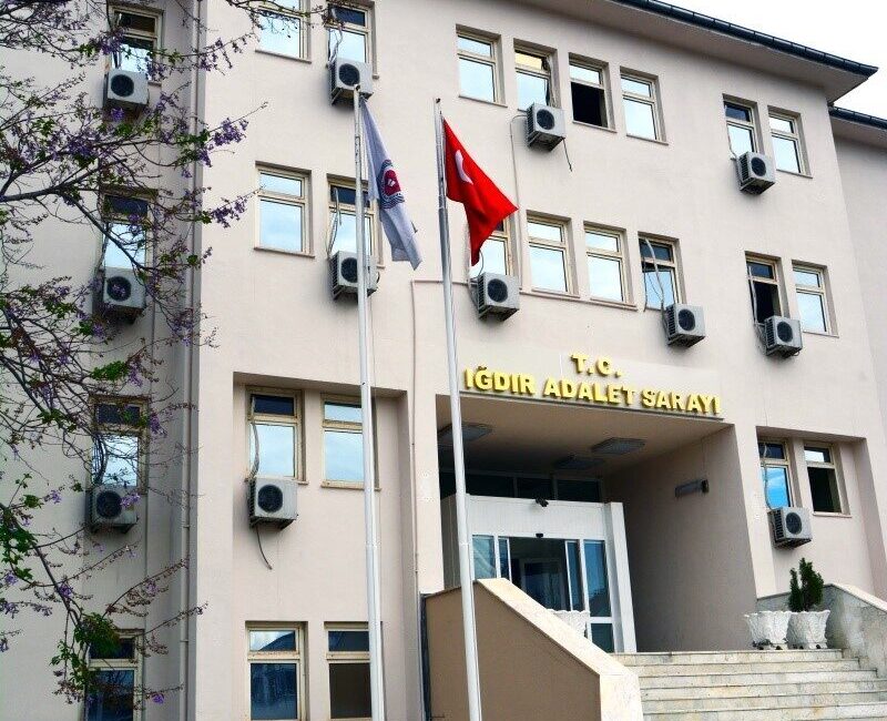 Iğdır ilinde yaşanan olayda, iki trafik polisinin bir vatandaşı darp