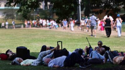 İngiltere’de termometreler 36.9 dereceyi göstererek hava sıcaklığının üst üste 3.