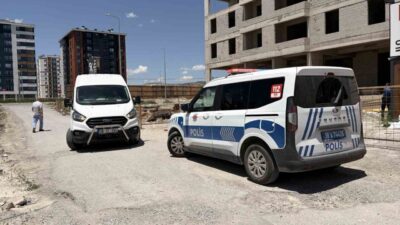 Kocasinan ilçesinde bir inşaatın 4. katından havalandırma boşluğuna düşen bir
