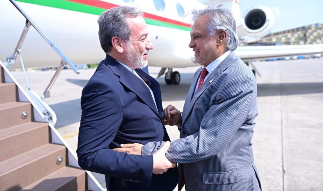 İran Cumhurbaşkanı Mesud Pezeşkiyan, Pakistan’a geldi. Pezeşkiyan, ülkede İslamabad Mutabakat
