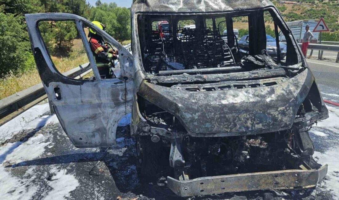 Balıkesir’de bir işçi servisi seyir halindeyken alev aldı ve işçiler