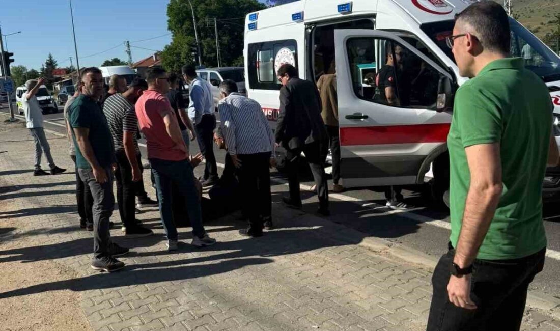 Kırşehir’de aynı fabrikada çalışan işçileri taşıyan iki servis aracının kavşakta