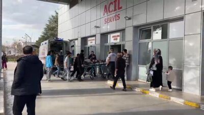 Kocaeli’nde bir inşaatta çalışan 2 işçi, iskeleden düşerek yaralandı. Olay,
