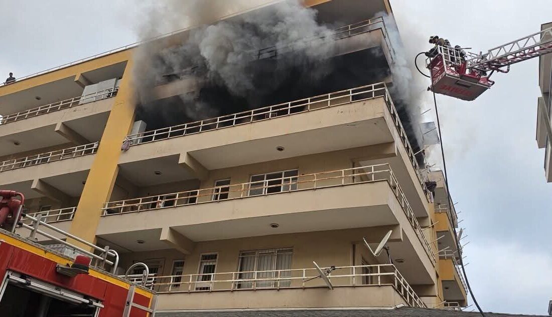 İskenderun’un Hatay ilçesinde bir apartman dairesinde çıkan yangın hızla kontrol