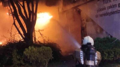 Hatay’ın İskenderun ilçesinde, Savaş Mahallesi’nde bulunan Boyacılar Çarşısı’ndaki bir iş