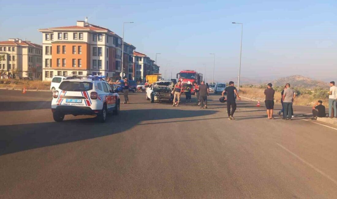 İslahiye ilçesinde meydana gelen trafik kazasında otomobil ile hafif ticari