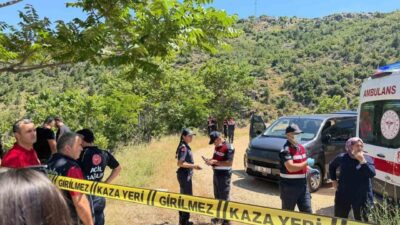 Isparta’nın Eğirdir ilçesine bağlı Akpınar köyünde park halindeki bir araçta