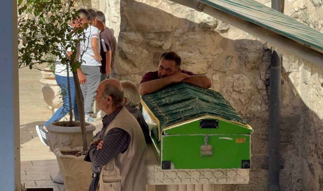 Eğirdir ilçesinde park halinde bulunan araçta hayatını kaybeden 22 yaşındaki
