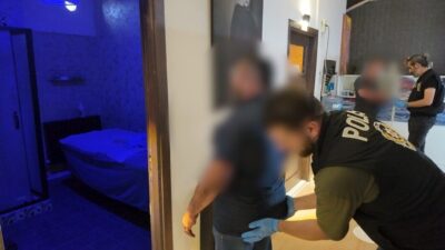 Isparta İl Emniyet Müdürlüğü Asayiş Şube Müdürlüğü ekipleri, masaj salonlarına