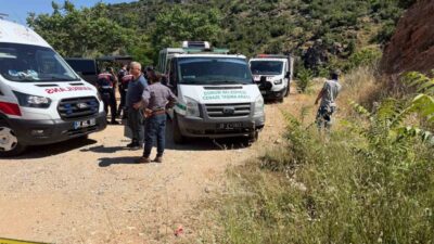Isparta’nın Eğirdir ilçesine bağlı Akpınar köyü yol kavşağında terkedilmiş halde