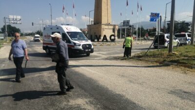 Isparta’nın Yalvaç ilçesinde, bir hafif ticari araç ile bir otomobilin