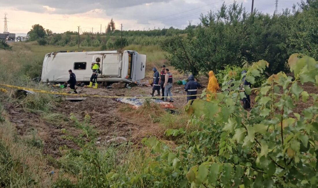 Isparta’nın Gelendost ilçesinde yaşanan tur midibüsü kazasında ölenlerin kimlikleri belirlendi.
