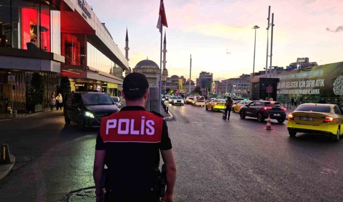 İstanbul’da İl Emniyet Müdürlüğü tarafından helikopter desteğiyle gerçekleştirilen ‘Huzur İstanbul’