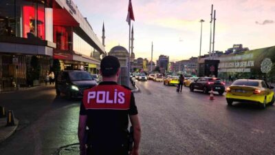 İstanbul’da İl Emniyet Müdürlüğü tarafından helikopter desteğiyle gerçekleştirilen ‘Huzur İstanbul’