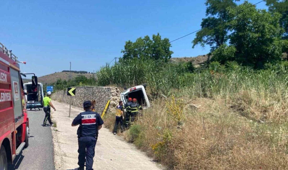 Bilecik’te meydana gelen trafik kazasında istinat duvarına çarpıp yan yatan