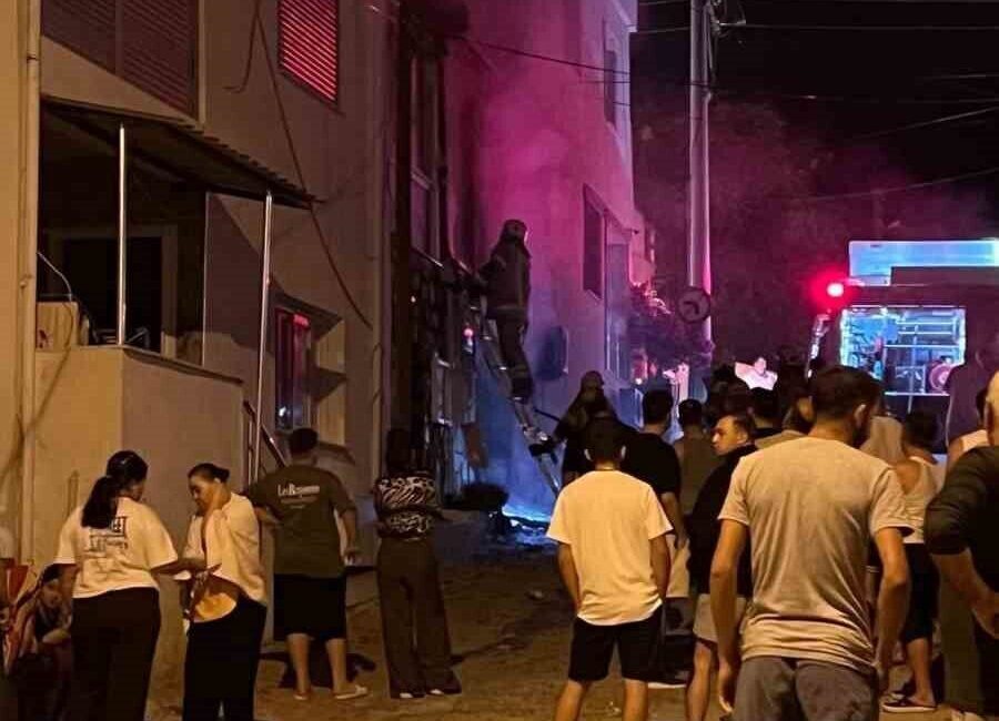 İzmir’de bir otelde meydana gelen ve patlama seslerinin duyulduğu yangın,
