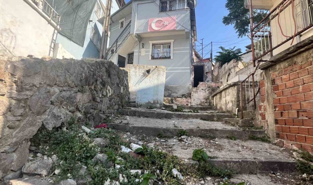 İzmir’in Konak ilçesinde, eski eşi tarafından kezzaplı saldırıya uğrayan 43
