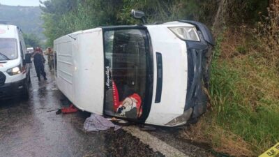 İzmir’in Kiraz ilçesinde, aşırı yağışların neden olduğu bir trafik kazasında,