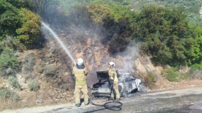 Karaburun ilçesinde meydana gelen olayda, seyir halindeki bir araçta çıkan
