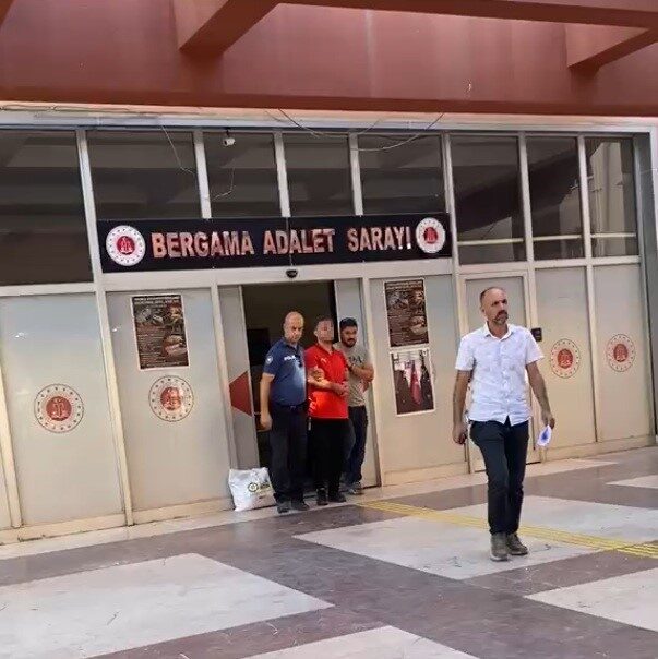 Bergama ilçesinde gerçekleştirilen polis operasyonunda, uyuşturucu ticareti yaptığı tespit edilen
