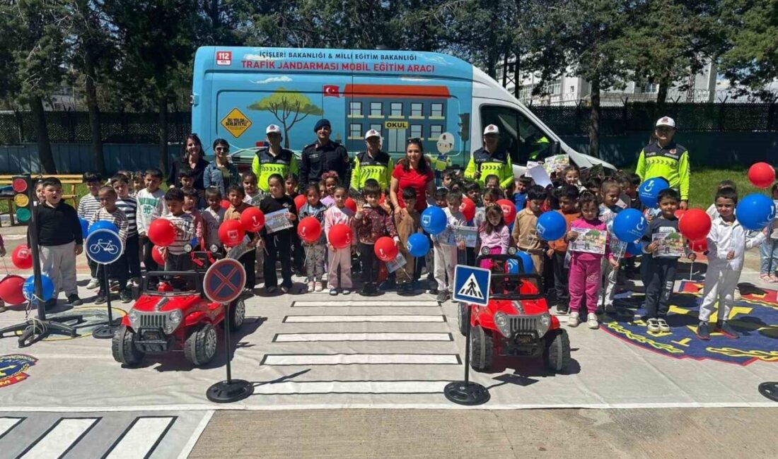 Gaziantep’te Jandarma ekipleri, Nizip Anaokulu’nda okuyan 85 anaokulu öğrencisine Jandarma