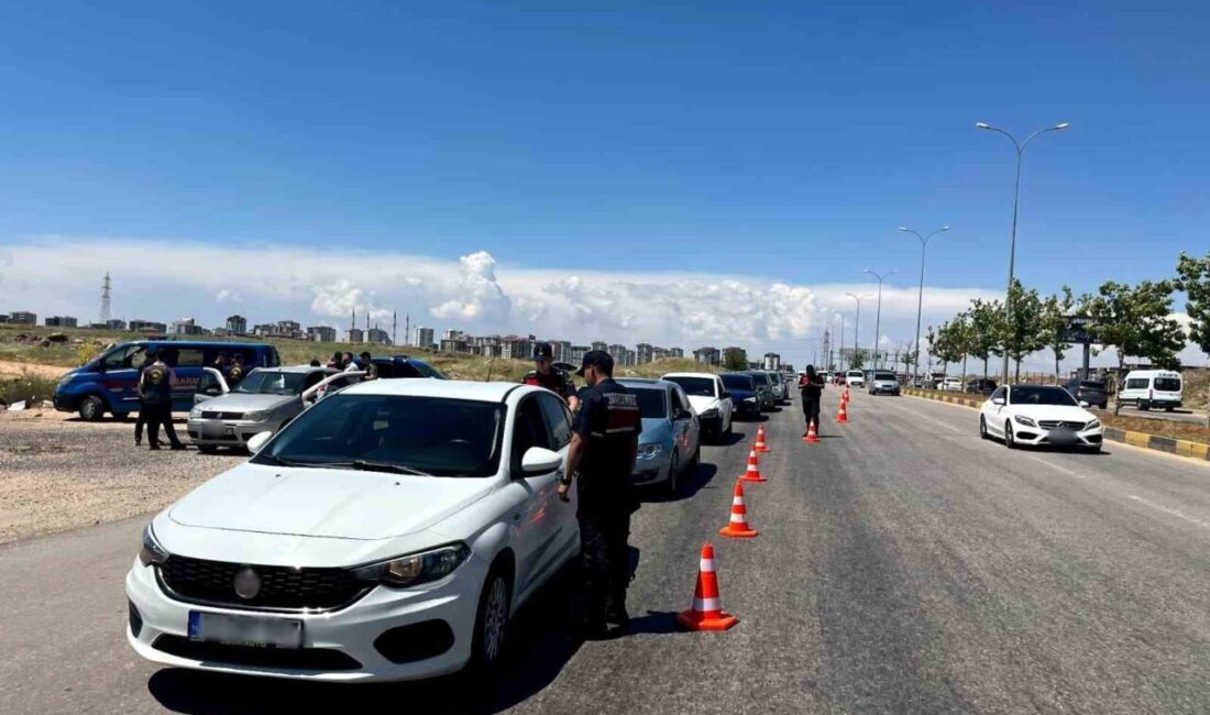 Gaziantep’te jandarma ekipleri tarafından gerçekleştirilen huzur ve güven uygulamasında 176