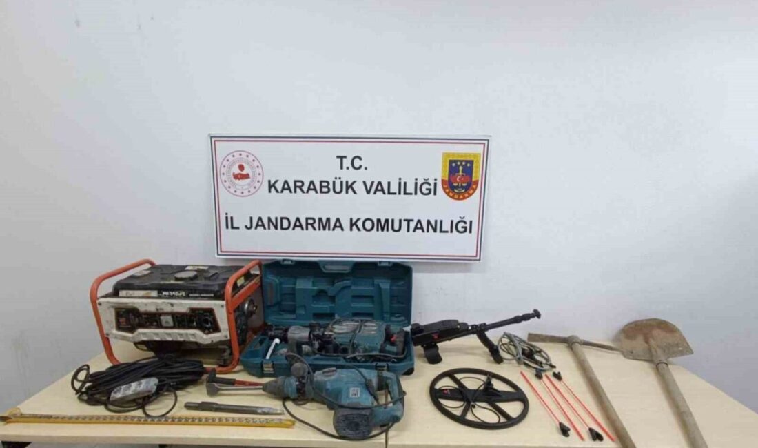Karabük ilinde gerçekleştirilen operasyonlarda kaçak kazı yaptıkları ve uyuşturucu madde