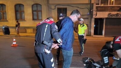 Kadıköy’de polis ekipleri tarafından helikopter destekli olarak gerçekleştirilen asayiş ve