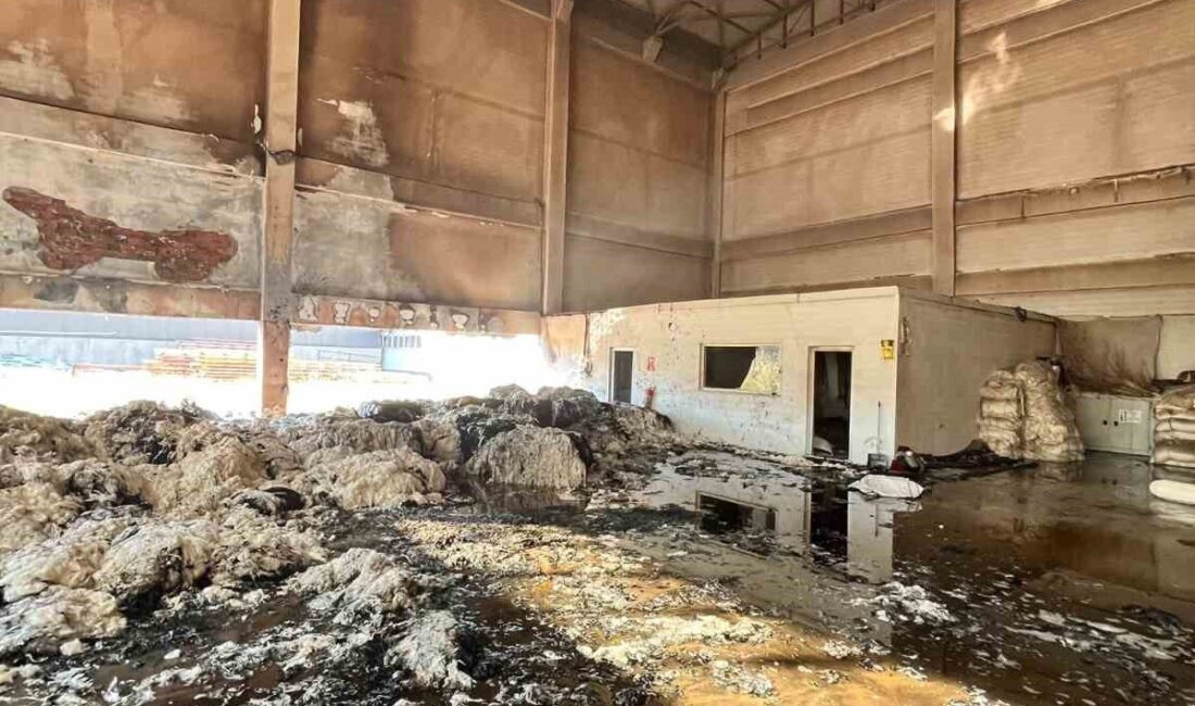 Kahramanmaraş’ta bulunan bir tekstil fabrikasının pamuk deposunda çıkan yangın, hızlı