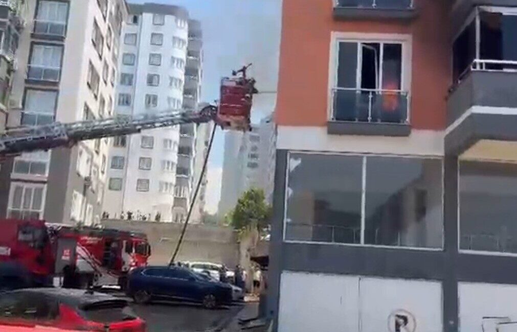 Kahramanmaraş’ta meydana gelen ikamet yangınında ilk tespitlere göre 3 kişi