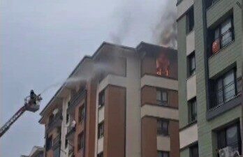 Kahramanmaraş’ta meydana gelen konut yangını, itfaiye ekipleri tarafından kontrol altına