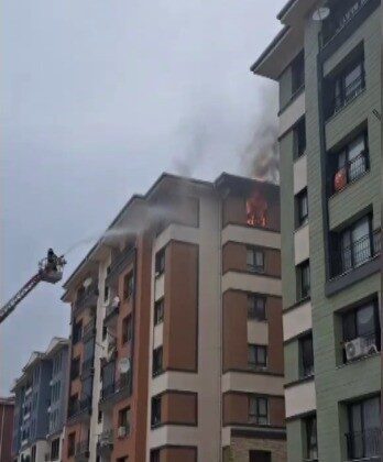 Kahramanmaraş’ta meydana gelen konut yangını, itfaiye ekipleri tarafından kontrol altına