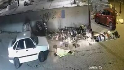 İzmir’in Konak ilçesinde, park halindeki aracını çalıştıran sürücü, önünde yatan