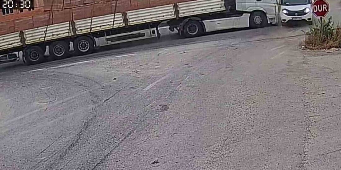 Karabük-Kastamonu kara yolunda gerçekleşen trafik kazasında, kontrolsüz çıkan bir kamyonet